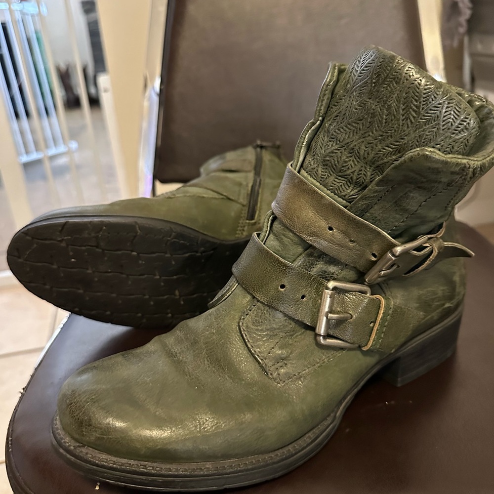 Miz Mooz Women's Niles Green Leather Ankle Boots with Buckle Size 39 EU